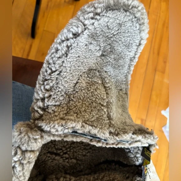 Crown Cap Shearling Aviator Hat with Leather Buckles - Picture 8 of 8